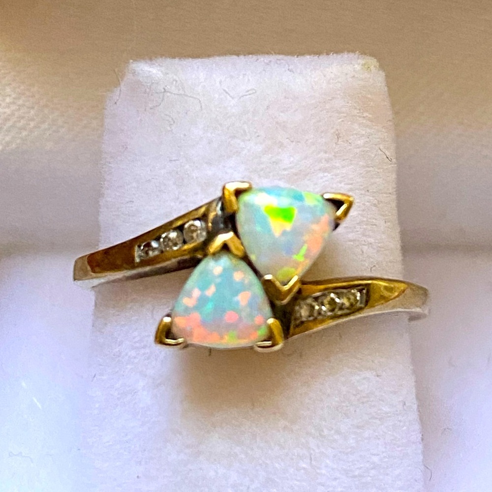 10K Diamond and opal ring Sz 7